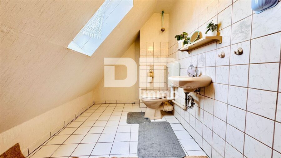 Modernisiertes Ein- bis Zweifamilienhaus mit Anbau BJ 1992 + 2. Baugrundstück - OG / DG G1 Bestand Gäste WC